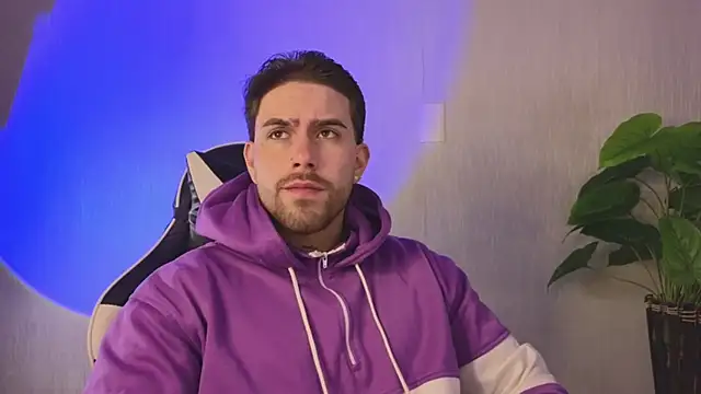 Snapshot of Ades_Lowe chatting on November 26, 10:38 am Ades Lowe online show from November 26, 10:38 am