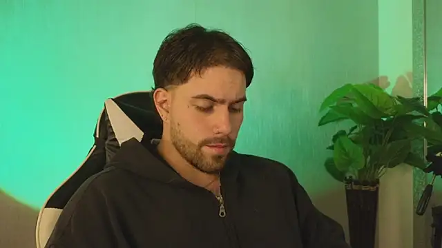 Snapshot of Ades_Lowe chatting on December 3, 11:08 am Ades Lowe online show from December 3, 11:08 am