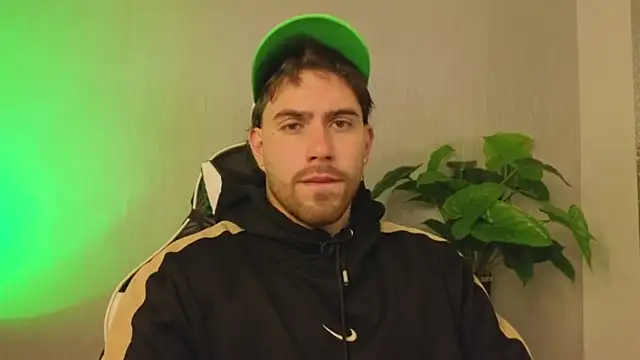 Snapshot of Ades_Lowe chatting on December 18, 11:16 am Ades Lowe online show from December 18, 11:16 am