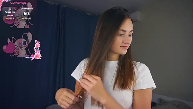 Snapshot of LoraDavi chatting on October 23, 7:18 am LoraDavi online show from October 23, 7:18 am