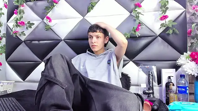 Snapshot of Megan_Thompson_ chatting on October 17, 2:04 am Megan Thompson  online show from October 17, 2:04 am