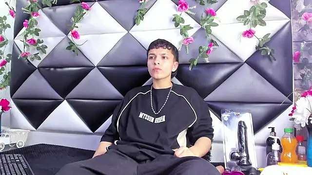 Snapshot of Megan_Thompson_ chatting on November 16, 2:17 am Megan Thompson online show from November 16, 2:17 am