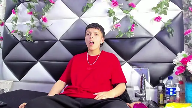 Snapshot of Megan_Thompson_ chatting on November 28, 2:25 am Megan Thompson online show from November 28, 2:25 am