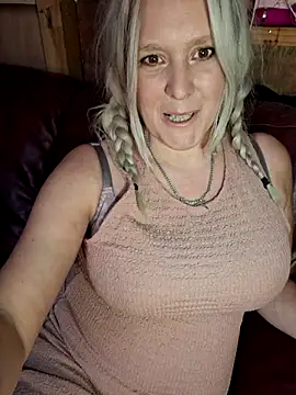 Bouncy-Bella28X online show from November 17, 1:28 pm