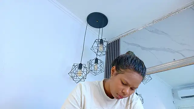Snapshot of keyla_mejia chatting on June 19, 12:20 pm keyla mejia online show from June 19, 12:20 pm