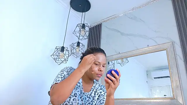 Snapshot of keyla_mejia chatting on June 22, 12:02 pm keyla mejia online show from June 22, 12:02 pm