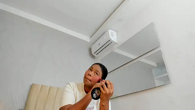 Snapshot of keyla_mejia chatting on July 5, 12:12 pm keyla mejia online show from July 5, 12:12 pm