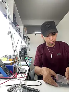 Oqui online show from May 19, 6:25 pm
