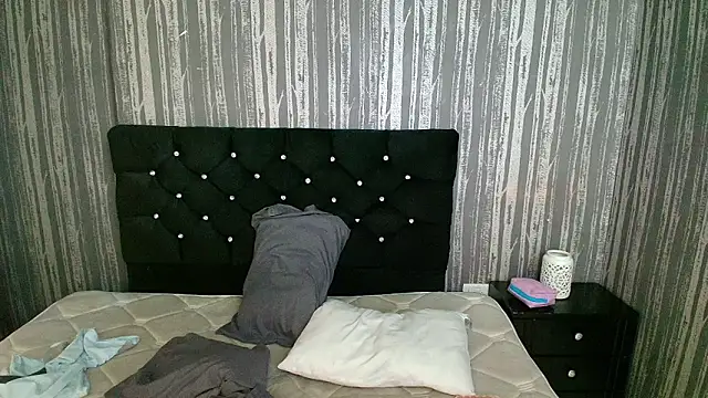 Alicee Moonn online show from May 5, 8:17 pm