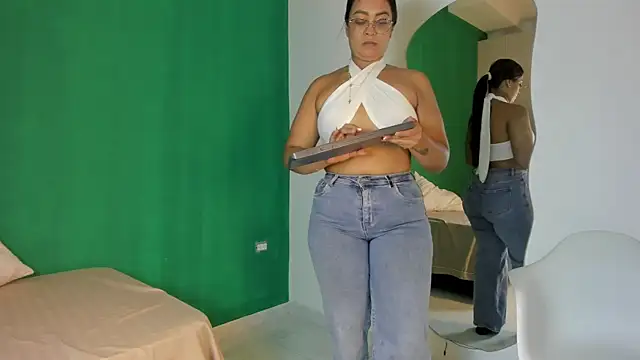 Snapshot of tamara_lovv chatting on November 8, 12:16 pm tamara lovv online show from November 8, 12:16 pm