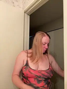 Snapshot of ChiliRoja chatting on October 26, 5:35 am ChiliRoja online show from October 26, 5:35 am