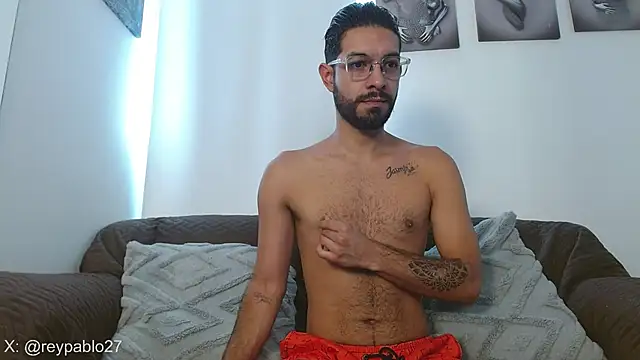 Snapshot of ReyPablo1 chatting on November 29, 1:58 pm ReyPablo1 online show from November 29, 1:58 pm