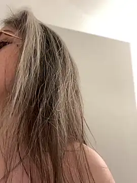 Alix Valentine online show from November 24, 5:45 pm