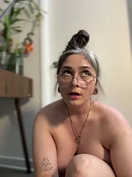 Alix Valentine online show from April 28, 2:27 am