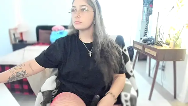 Alix Valentine online show from May 17, 6:48 pm