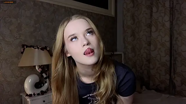 Emma Frosty online show from October 24, 7:10 pm