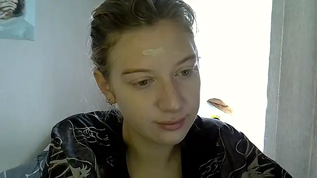 Lily Ember online show from October 3, 10:45 am