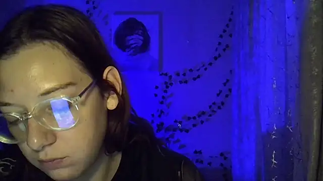 Lily Ember online show from October 20, 4:51 pm