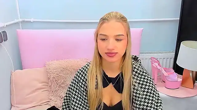 Snapshot of EvetteRose chatting on October 25, 2:56 pm EvetteRose online show from October 25, 2:56 pm