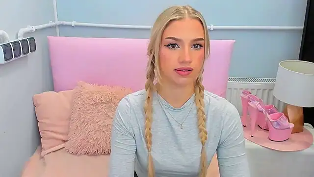 Snapshot of EvetteRose chatting on October 28, 5:04 pm EvetteRose online show from October 28, 5:04 pm