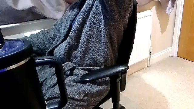 Snapshot of rogamuffin chatting on February 14, 12:18 am rogamuffin online show from February 14, 12:18 am