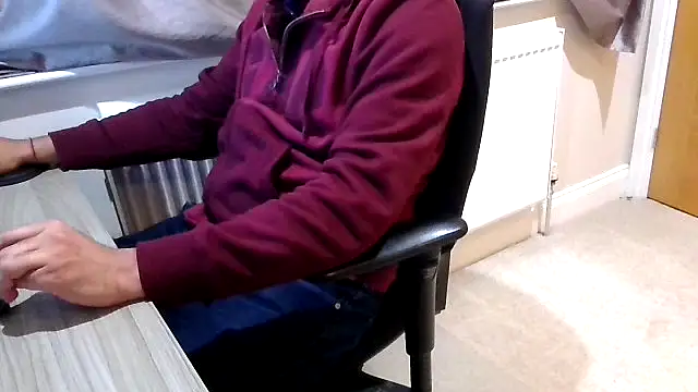 Snapshot of rogamuffin chatting on February 22, 12:01 am rogamuffin online show from February 22, 12:01 am