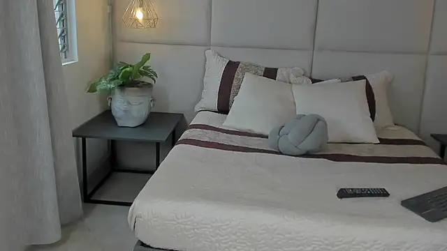 Snapshot of SamayRyann chatting on July 2, 2:23 pm SamayRyann online show from July 2, 2:23 pm