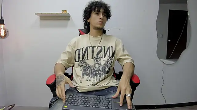 Snapshot of JackesTaylor chatting on November 8, 4:34 am JackesTaylor online show from November 8, 4:34 am