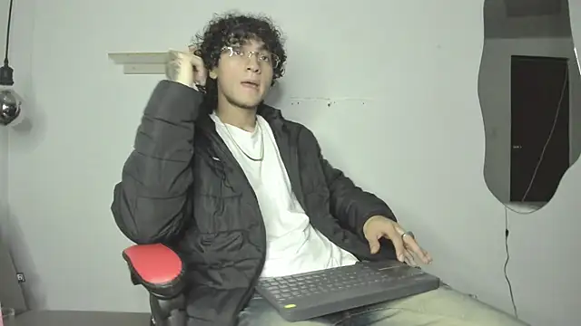 Snapshot of JackesTaylor chatting on November 10, 5:17 am JackesTaylor online show from November 10, 5:17 am