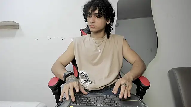 Snapshot of JackesTaylor chatting on November 23, 5:07 am JackesTaylor online show from November 23, 5:07 am