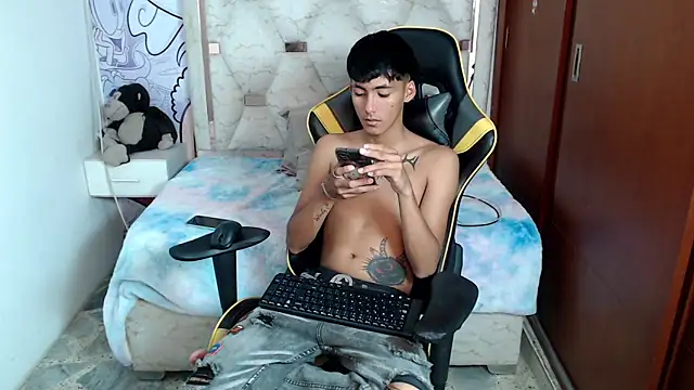 Snapshot of yiisu_ chatting on October 26, 12:22 pm yiisu  online show from October 26, 12:22 pm