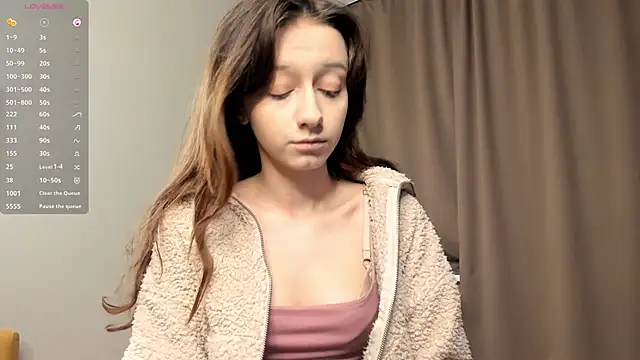 TaiteFairfield online show from December 20, 9:27 am