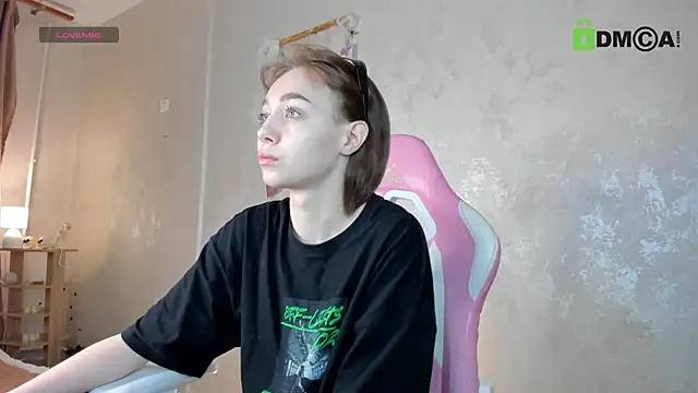 Snapshot of Skelerata chatting on November 21, 1:04 am Skelerata online show from November 21, 1:04 am