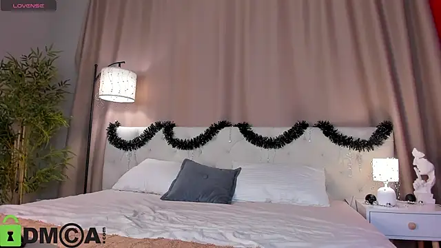 Snapshot of Skelerata chatting on December 2, 1:11 am Skelerata online show from December 2, 1:11 am