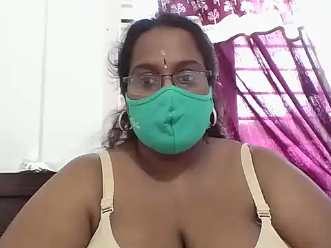 Snapshot of Reena-gowda chatting on October 11, 9:30 am Reena-gowda online show from October 11, 9:30 am