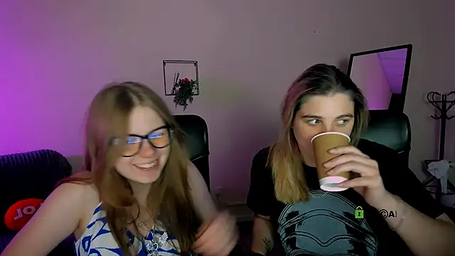 Snapshot of foxy_tease_ chatting on September 24, 10:24 pm foxy tease online show from September 24, 10:24 pm