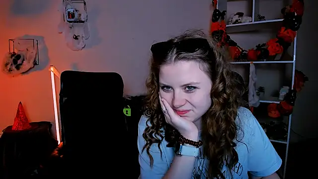 Snapshot of foxy_tease_ chatting on October 22, 10:42 pm foxy tease online show from October 22, 10:42 pm