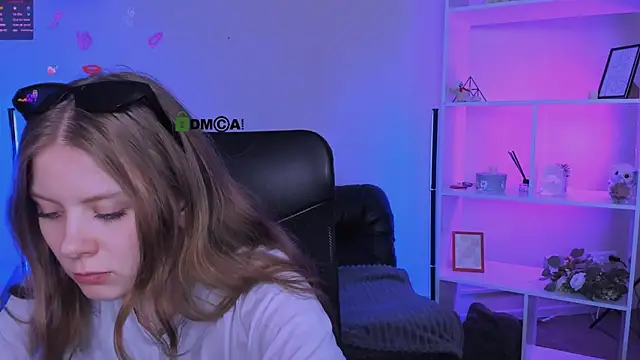 Snapshot of foxy_tease_ chatting on November 6, 12:28 pm foxy tease online show from November 6, 12:28 pm