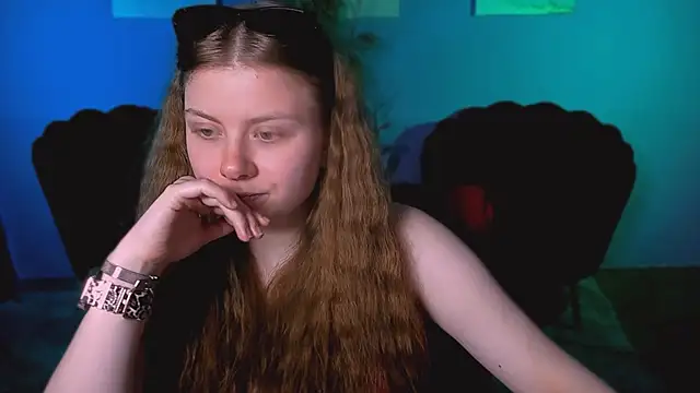 Snapshot of foxy_tease_ chatting on November 13, 10:14 am foxy tease online show from November 13, 10:14 am