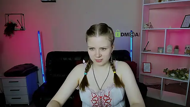 Snapshot of foxy_tease_ chatting on November 16, 1:28 pm foxy tease online show from November 16, 1:28 pm