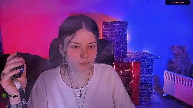 Snapshot of foxy_tease_ chatting on February 4, 12:27 am foxy tease online show from February 4, 12:27 am