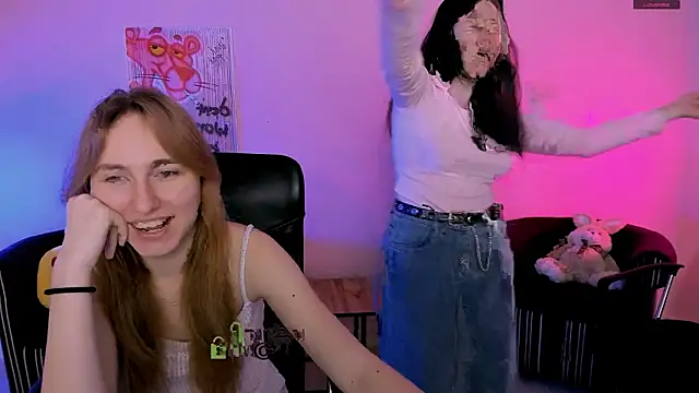 Snapshot of foxy_tease_ chatting on February 9, 8:24 pm foxy tease online show from February 9, 8:24 pm