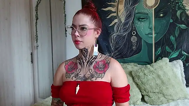 Snapshot of aphroditebloom chatting on October 8, 7:33 pm aphroditebloom online show from October 8, 7:33 pm