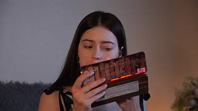 Snapshot of ywixos chatting on October 25, 11:29 am ywixos online show from October 25, 11:29 am