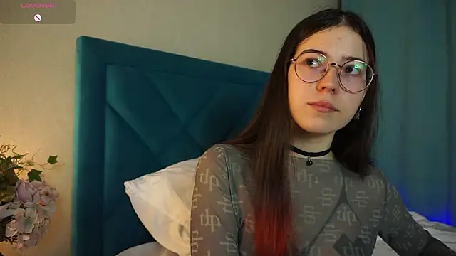 Snapshot of ywixos chatting on October 26, 2:34 pm ywixos online show from October 26, 2:34 pm