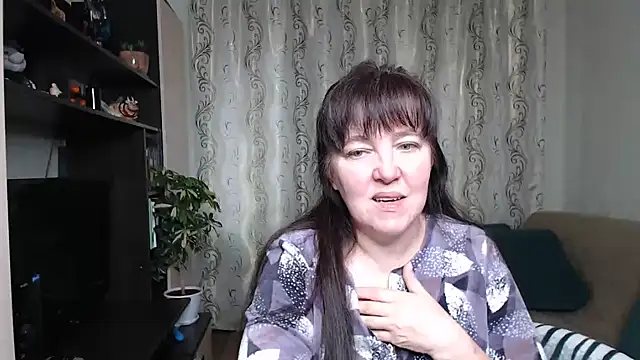 Snapshot of Illusionq chatting on October 6, 5:05 am Illusionq online show from October 6, 5:05 am