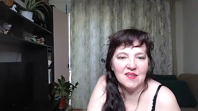 Snapshot of Illusionq chatting on June 13, 10:46 am Illusionq online show from June 13, 10:46 am
