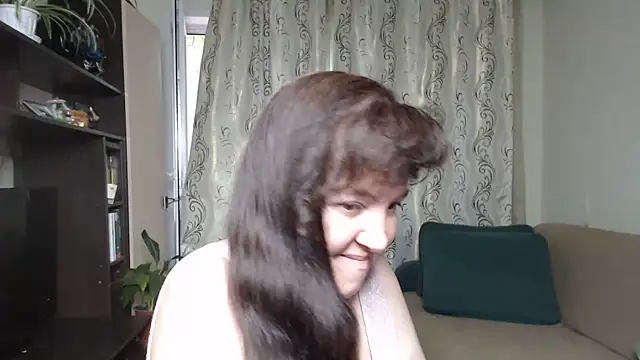 Snapshot of Illusionq chatting on June 23, 10:35 am Illusionq online show from June 23, 10:35 am