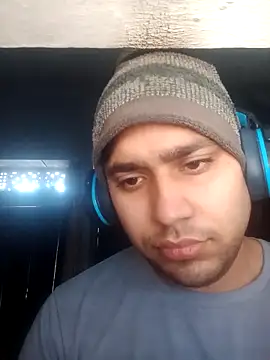 Snapshot of Desirock001 chatting on February 6, 3:00 am Desirock001 online show from February 6, 3:00 am