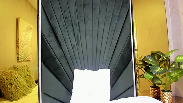 Snapshot of Emilysweet4u_ chatting on September 18, 11:45 am Emilysweet4u online show from September 18, 11:45 am